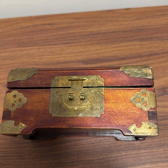 Vintage Rare 1930’s Ornate Rosewood Handmade Jewelry Box with Jade Medallion. - Picture 5 of 11